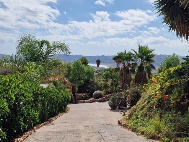 4 sypialnia Willa na sprzedaż w Periana z basenem garażem - 795 000 € (Ref: 7804346)