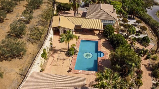 4 sypialnia Willa na sprzedaż w Periana z basenem garażem - 795 000 € (Ref: 7804346)