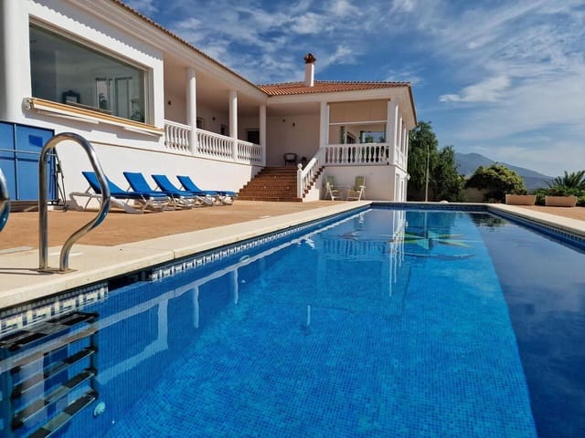5 soverom Villa til salgs i Periana med svømmebasseng garasje - € 749 000 (Ref: 7837857)