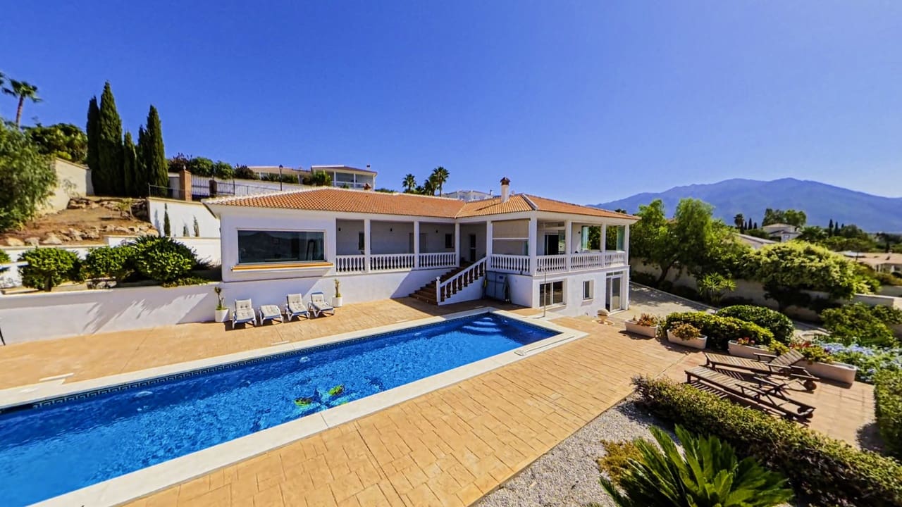 Chalet de 5 habitaciones en Periana en venta con piscina garaje - 749.000 € (Ref: 7837857)