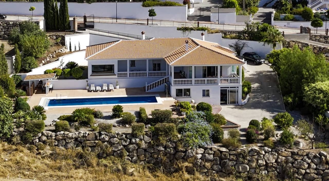 Chalet de 5 habitaciones en Periana en venta con piscina garaje - 749.000 € (Ref: 7837857)
