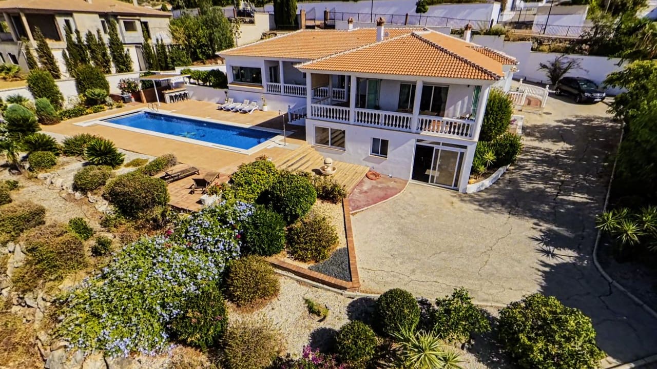 Chalet de 5 habitaciones en Periana en venta con piscina garaje - 749.000 € (Ref: 7837857)
