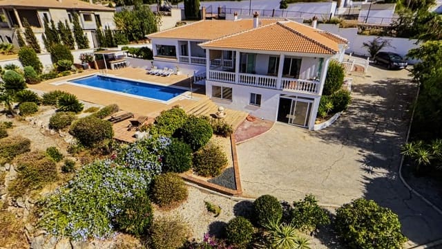 5 slaapkamer Villa te koop in Periana met zwembad garage - € 749.000 (Ref: 7837857)