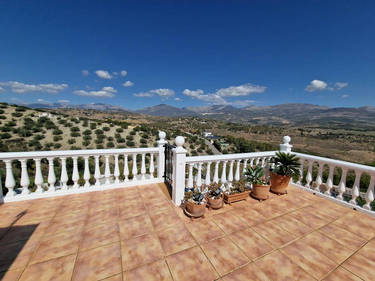 4 bedroom Villa for sale in Viñuela with pool garage € 320,000 (Ref