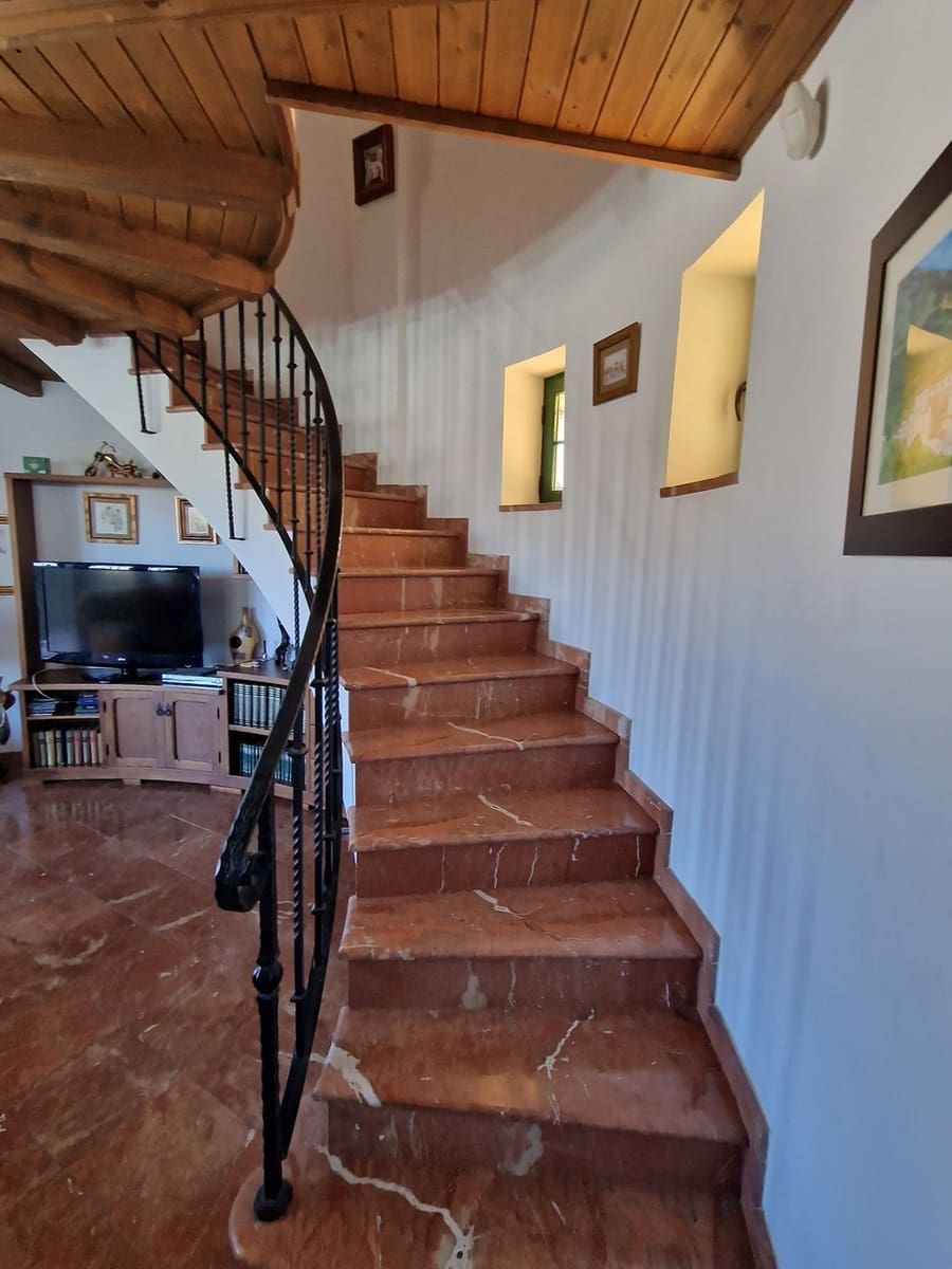 6 soverom Villa til salgs i Vinuela med svømmebasseng garasje - € 835 000 (Ref: 7911899)