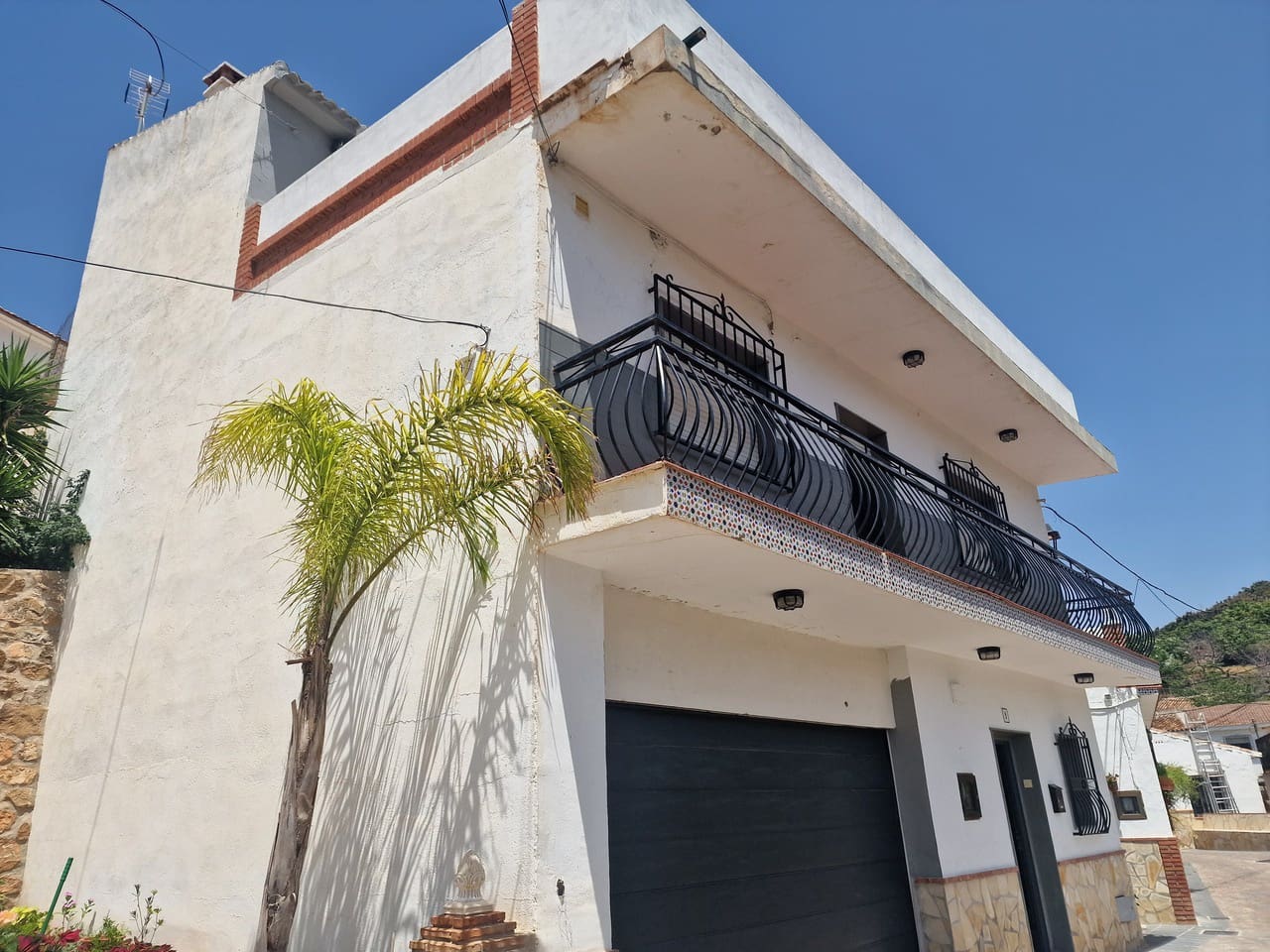 3 bedroom Townhouse for sale in Vinuela with garage - € 250,000 (Ref: 8347920)