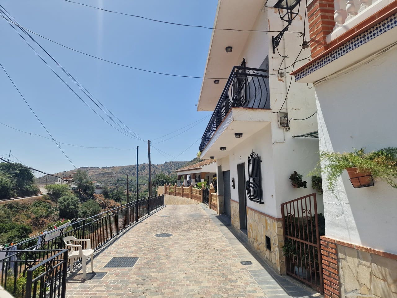 3 bedroom Townhouse for sale in Vinuela with garage - € 250,000 (Ref: 8347920)
