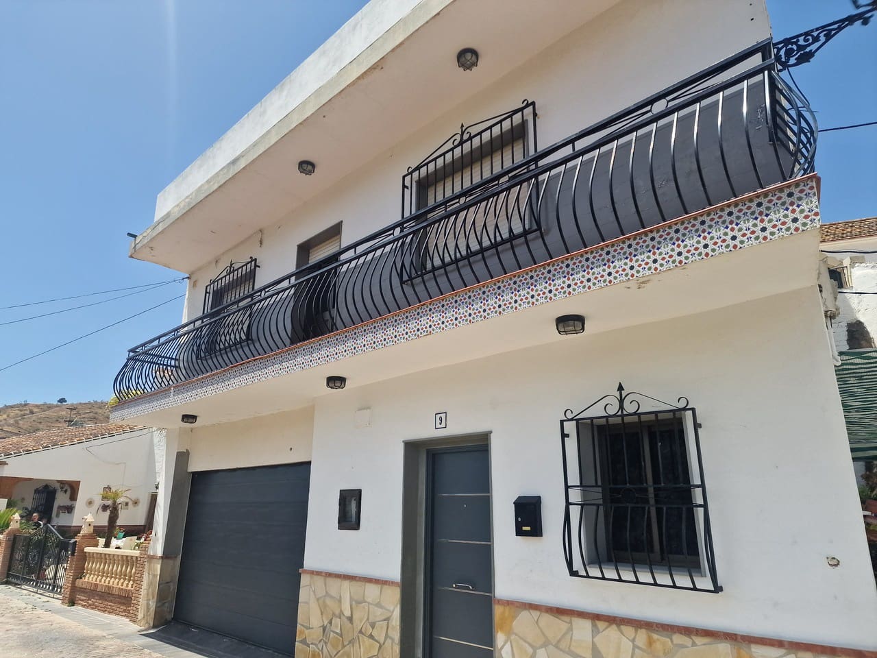 3 slaapkamer Huis te koop in Vinuela met garage - € 250.000 (Ref: 8347920)