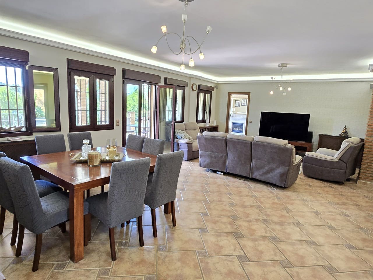 7 soverom Villa til salgs i Vinuela med svømmebasseng garasje - € 1 950 000 (Ref: 8752347)