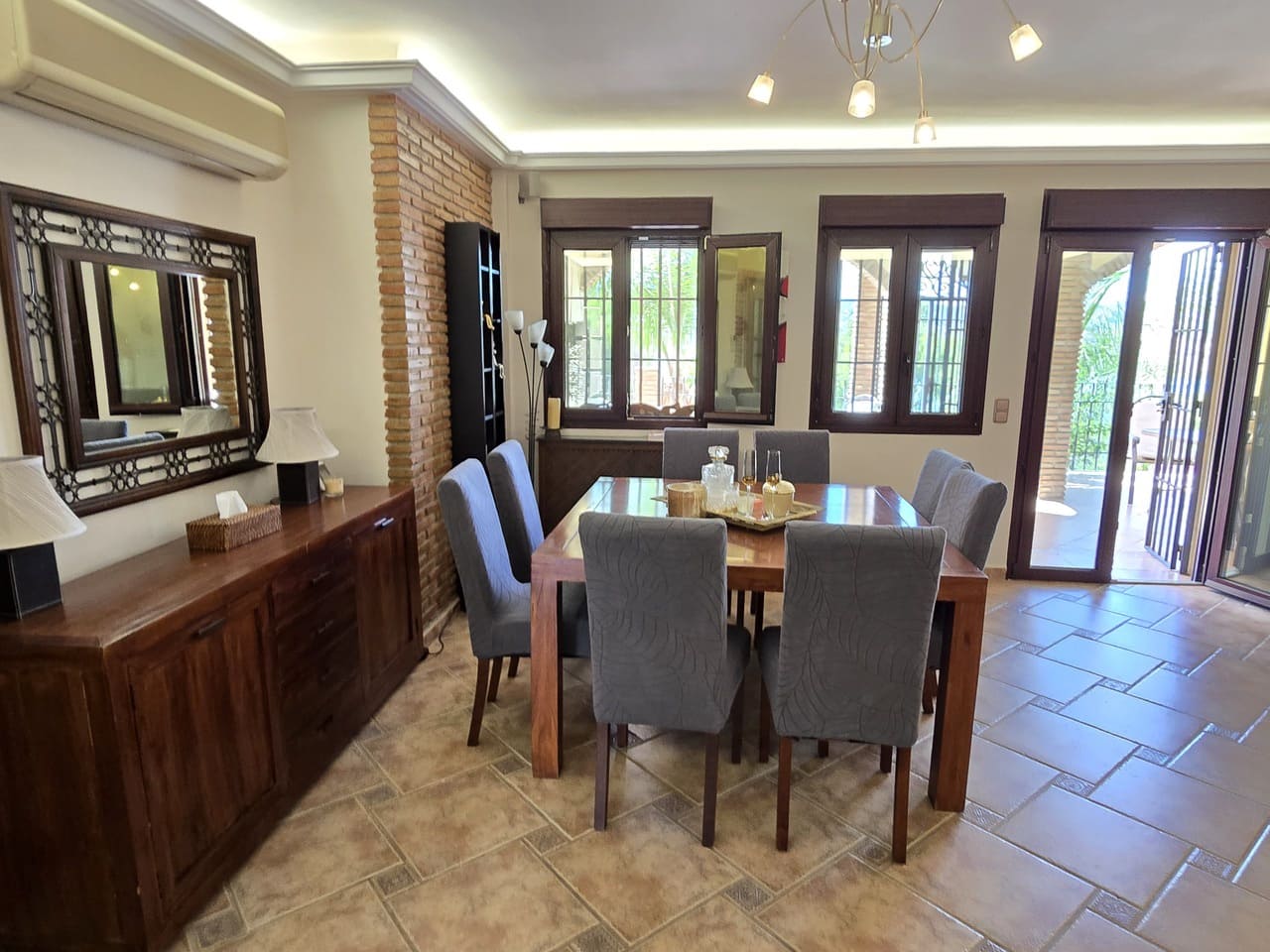 7 soverom Villa til salgs i Vinuela med svømmebasseng garasje - € 1 950 000 (Ref: 8752347)