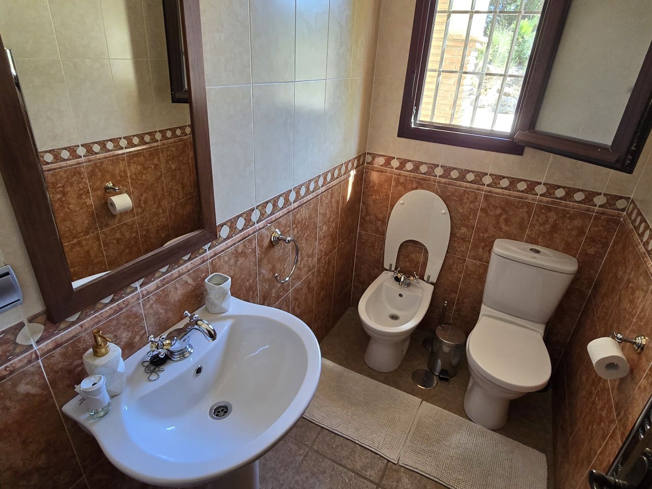 7 soverom Villa til salgs i Vinuela med svømmebasseng garasje - € 1 950 000 (Ref: 8752347)