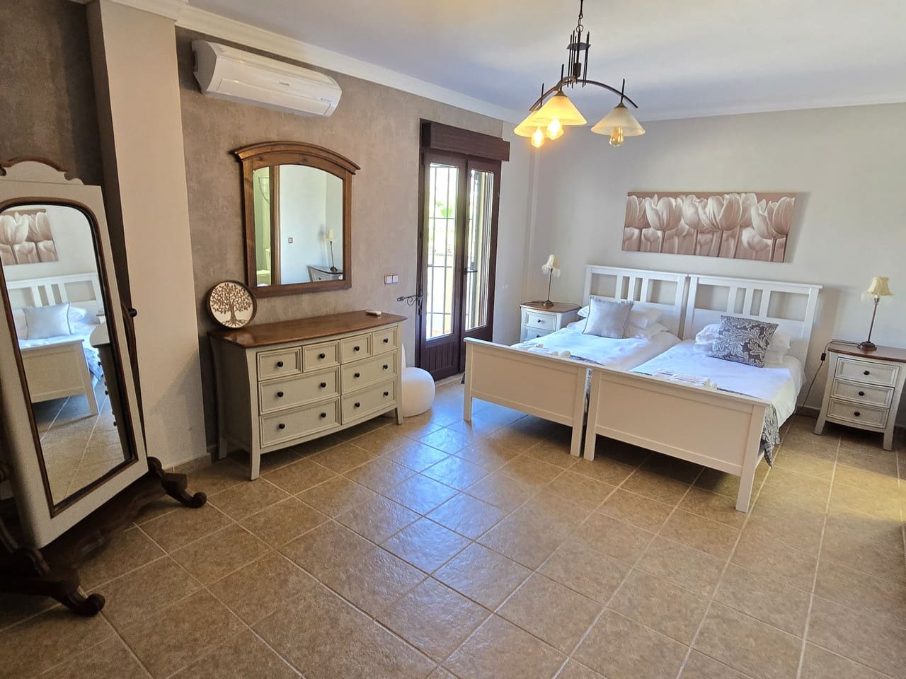 7 soverom Villa til salgs i Vinuela med svømmebasseng garasje - € 1 950 000 (Ref: 8752347)