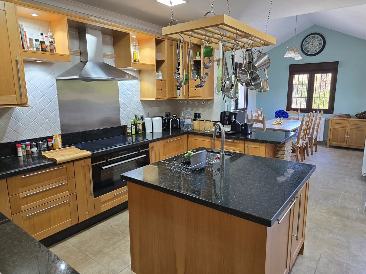 7 soverom Villa til salgs i Vinuela med svømmebasseng garasje - € 1 950 000 (Ref: 8752347)