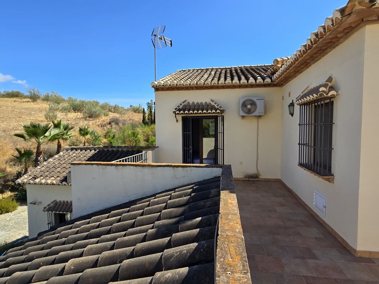 7 soverom Villa til salgs i Vinuela med svømmebasseng garasje - € 1 950 000 (Ref: 8752347)