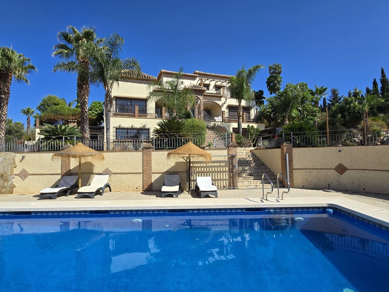 9 chambre Villa/Maison à vendre à Vinuela avec piscine garage - 1 900 000 € (Ref: 8752347)