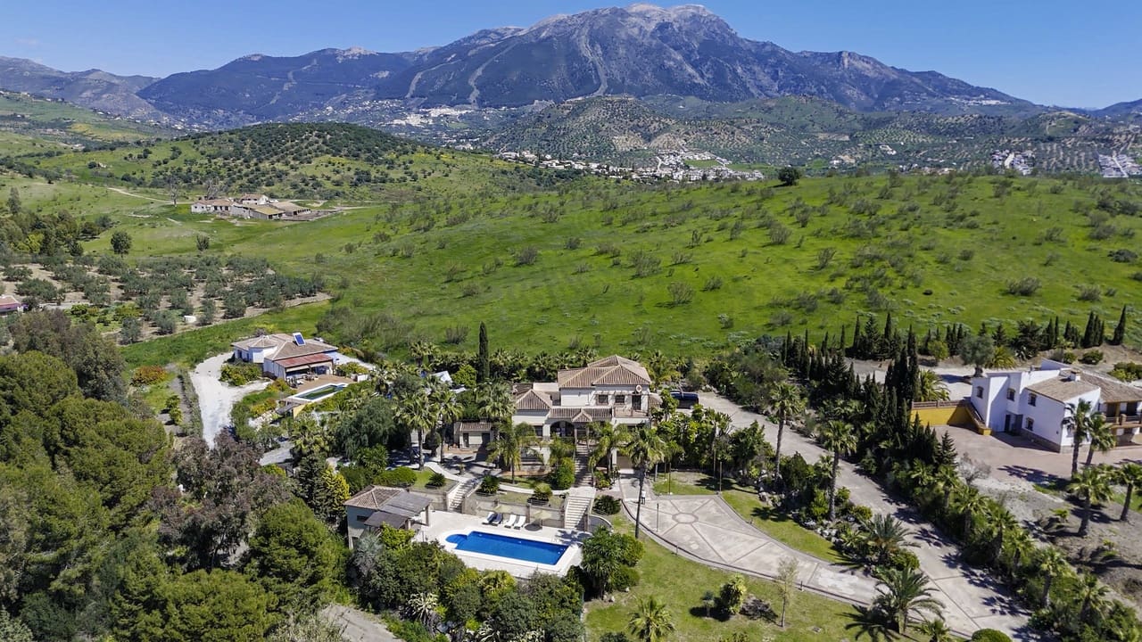 9 chambre Villa/Maison à vendre à Vinuela avec piscine garage - 1 900 000 € (Ref: 8752347)