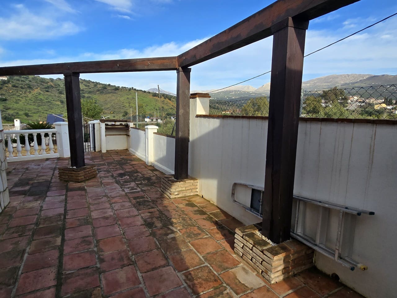 4 slaapkamer Villa te koop in Alcaucin met zwembad garage - € 335.000 (Ref: 8755692)