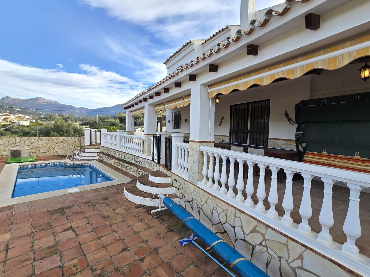 4 slaapkamer Villa te koop in Alcaucin met zwembad garage - € 335.000 (Ref: 8755692)