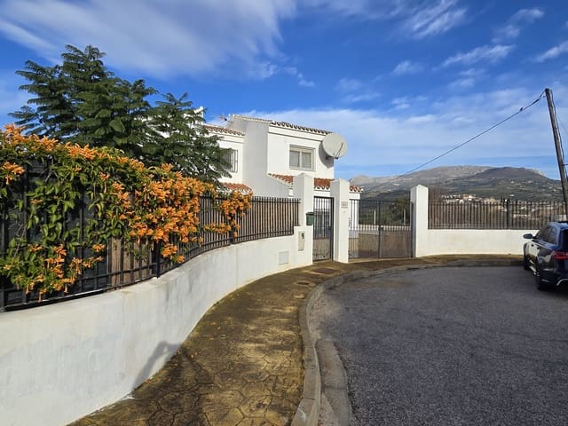 4 sypialnia Willa na sprzedaż w Alcaucín z basenem garażem - 335 000 € (Ref: 8755692)