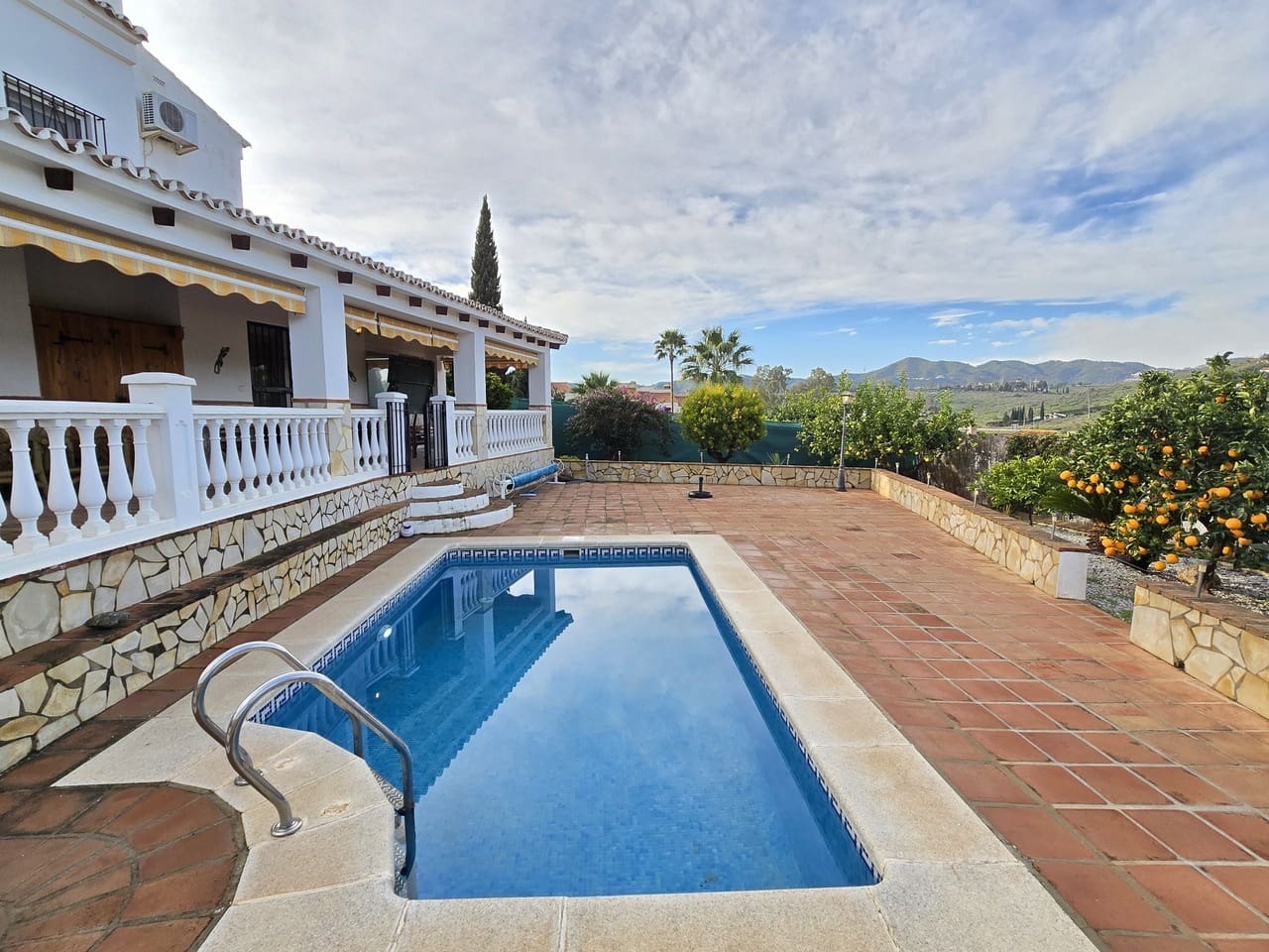 4 slaapkamer Villa te koop in Alcaucin met zwembad garage - € 335.000 (Ref: 8755692)