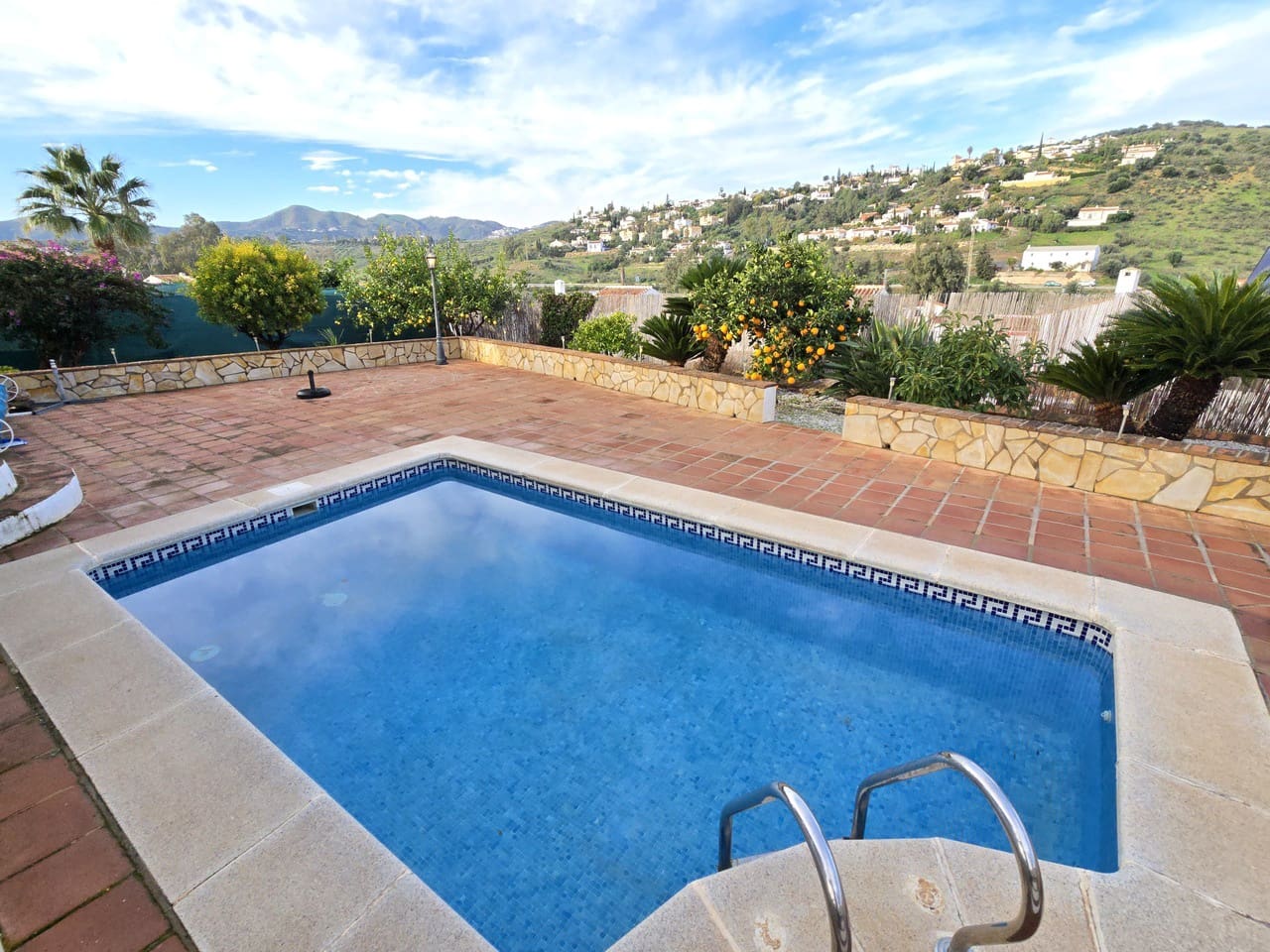 4 slaapkamer Villa te koop in Alcaucin met zwembad garage - € 335.000 (Ref: 8755692)