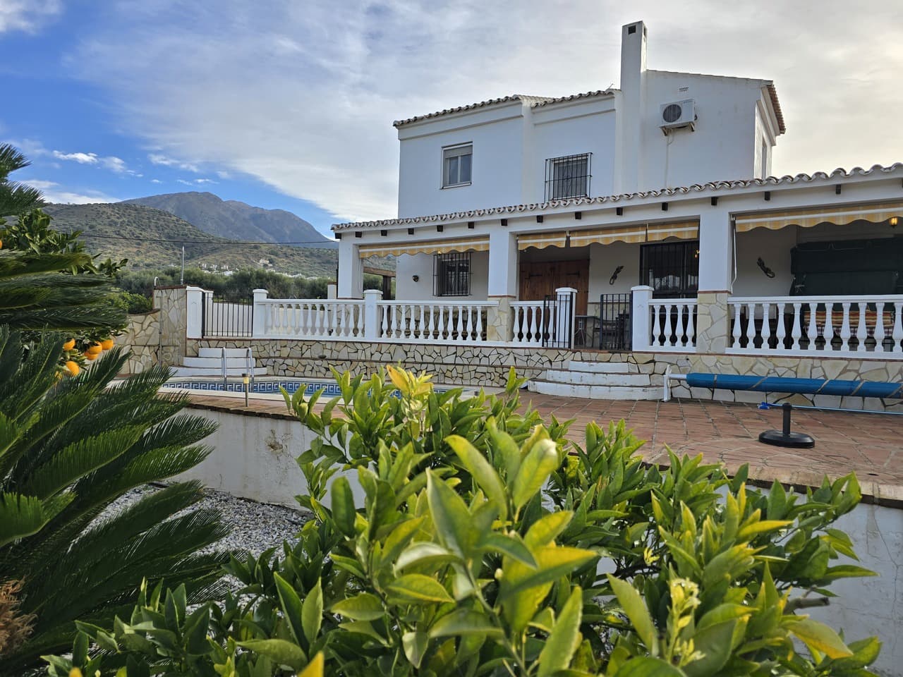 4 slaapkamer Villa te koop in Alcaucin met zwembad garage - € 335.000 (Ref: 8755692)