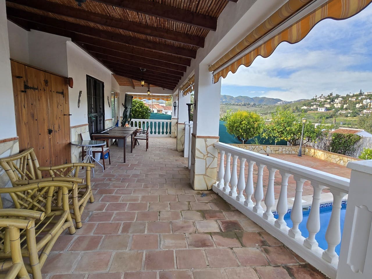 4 slaapkamer Villa te koop in Alcaucin met zwembad garage - € 335.000 (Ref: 8755692)