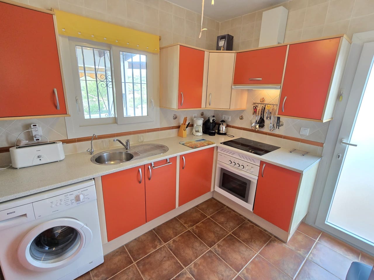 4 slaapkamer Villa te koop in Alcaucin met zwembad garage - € 335.000 (Ref: 8755692)