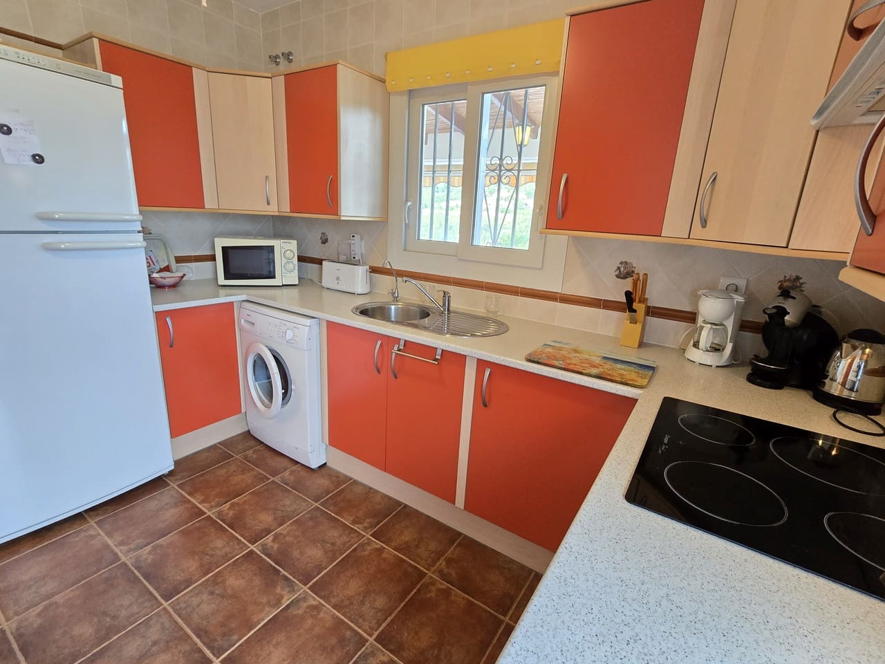 4 slaapkamer Villa te koop in Alcaucin met zwembad garage - € 335.000 (Ref: 8755692)