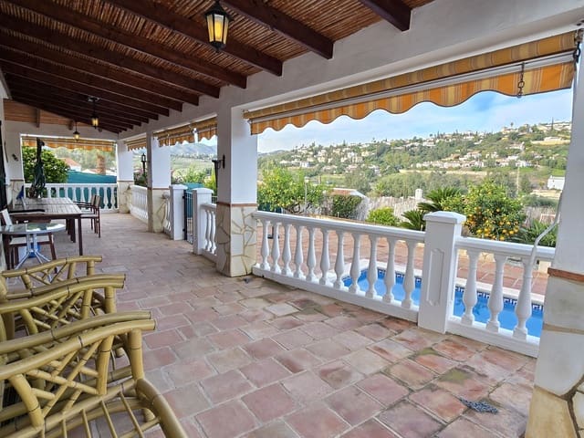 4 sypialnia Willa na sprzedaż w Alcaucín z basenem garażem - 335 000 € (Ref: 8755692)