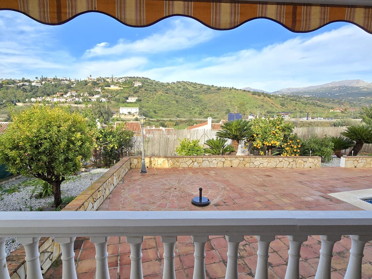 4 slaapkamer Villa te koop in Alcaucin met zwembad garage - € 335.000 (Ref: 8755692)