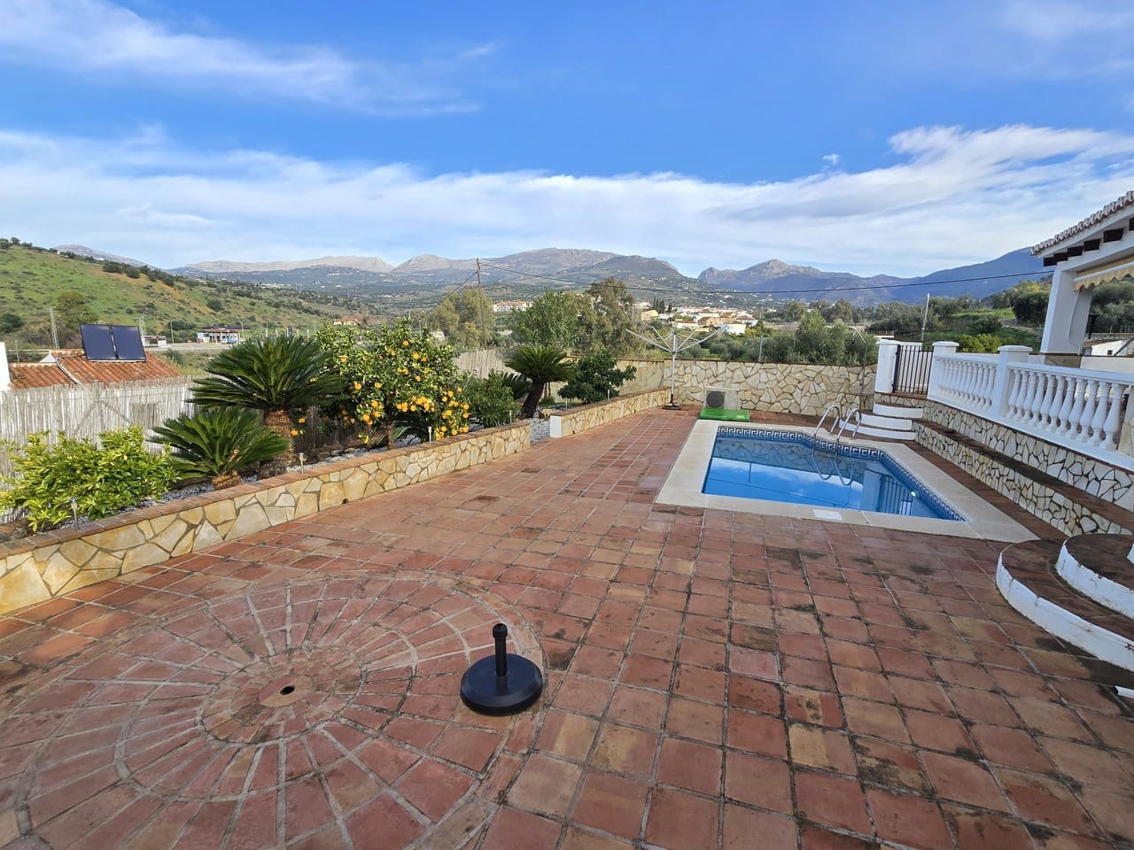 4 slaapkamer Villa te koop in Alcaucin met zwembad garage - € 335.000 (Ref: 8755692)