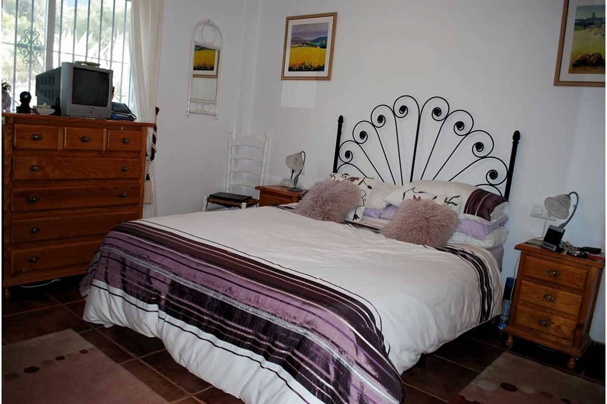 5 sypialnia Willa na sprzedaż w Alcaucin z basenem garażem - 459 000 € (Ref: 8828074)