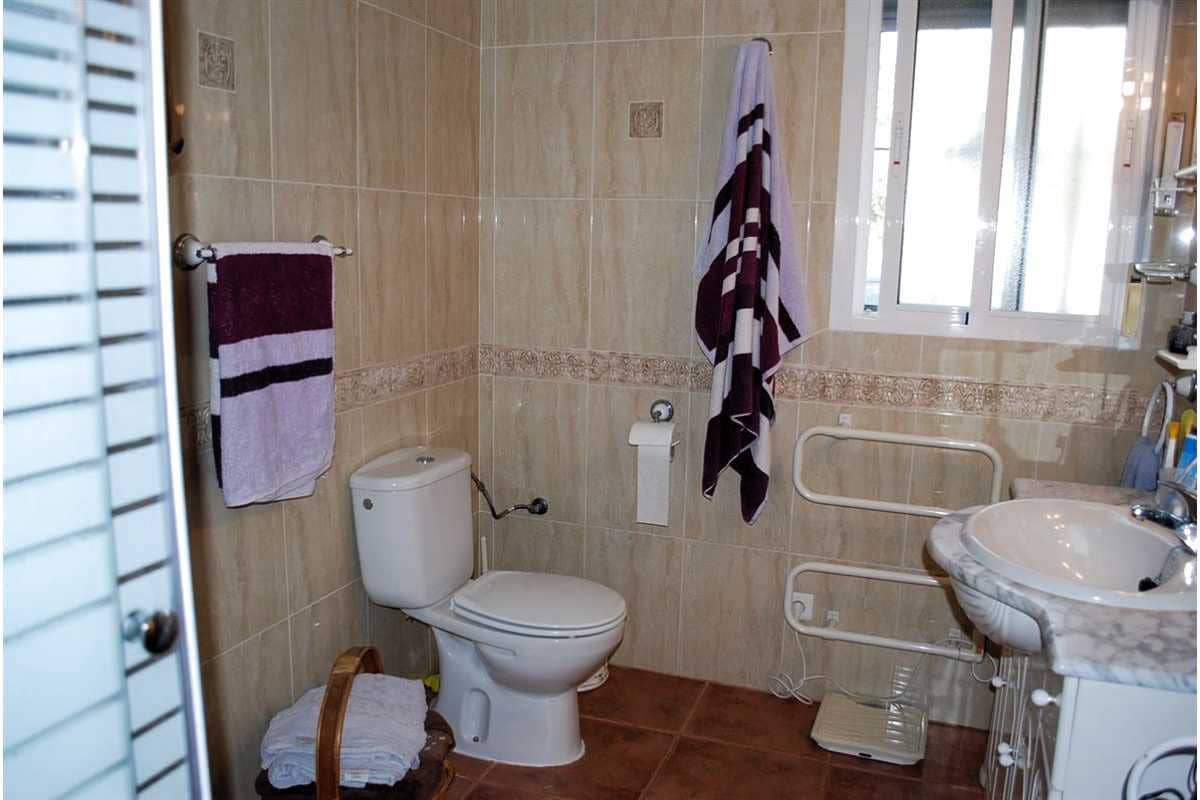 5 sypialnia Willa na sprzedaż w Alcaucin z basenem garażem - 459 000 € (Ref: 8828074)