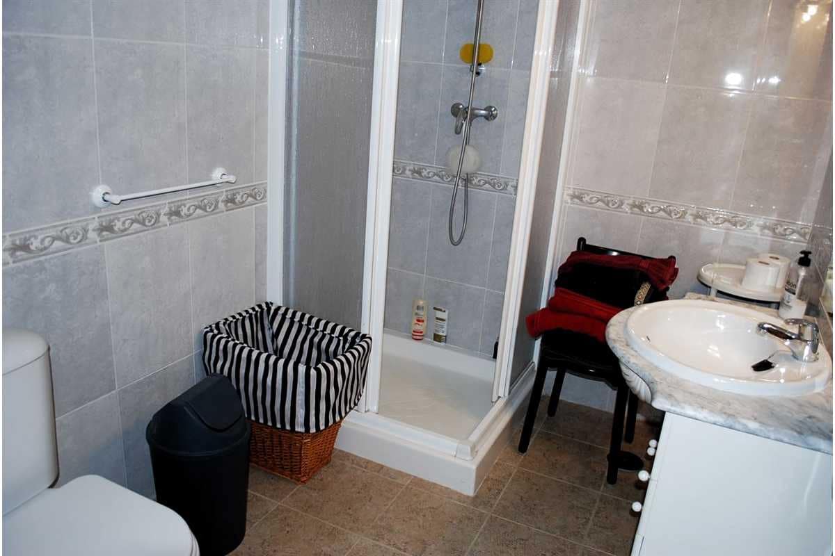 5 sypialnia Willa na sprzedaż w Alcaucin z basenem garażem - 459 000 € (Ref: 8828074)