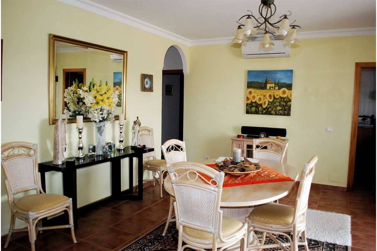 5 sypialnia Willa na sprzedaż w Alcaucin z basenem garażem - 459 000 € (Ref: 8828074)