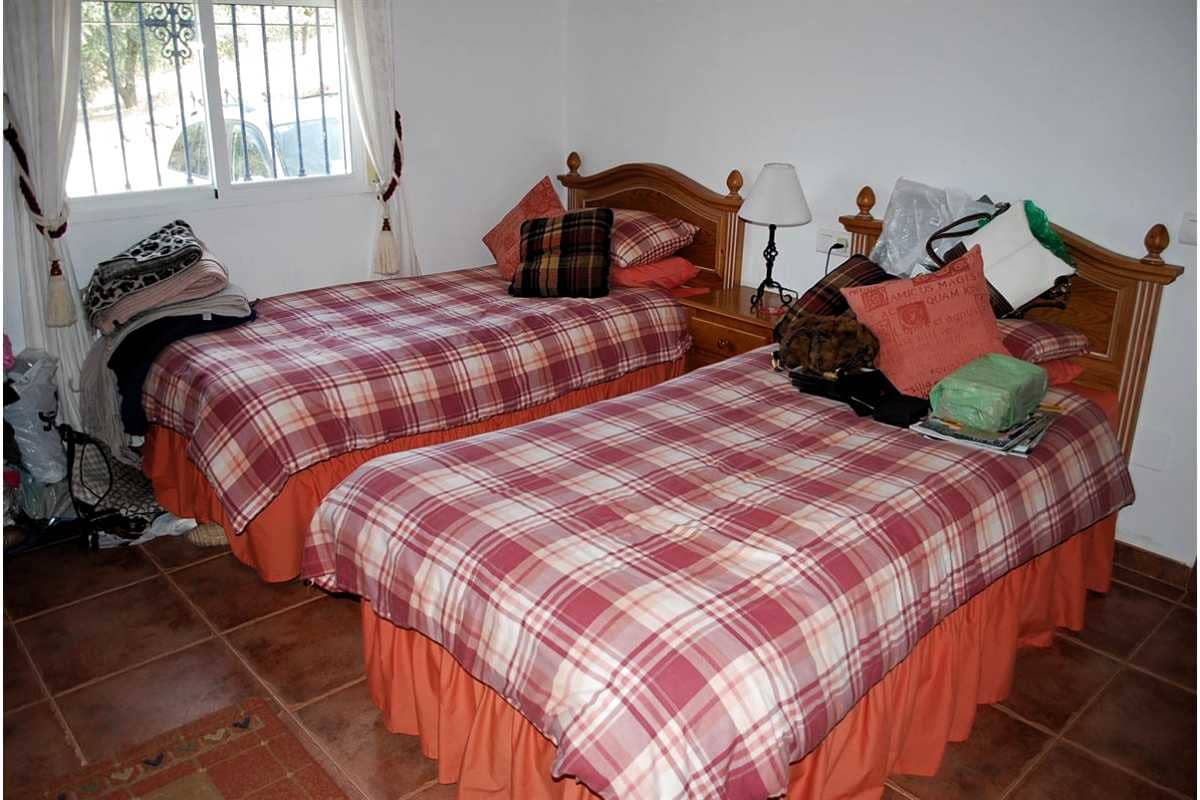 5 sypialnia Willa na sprzedaż w Alcaucin z basenem garażem - 459 000 € (Ref: 8828074)