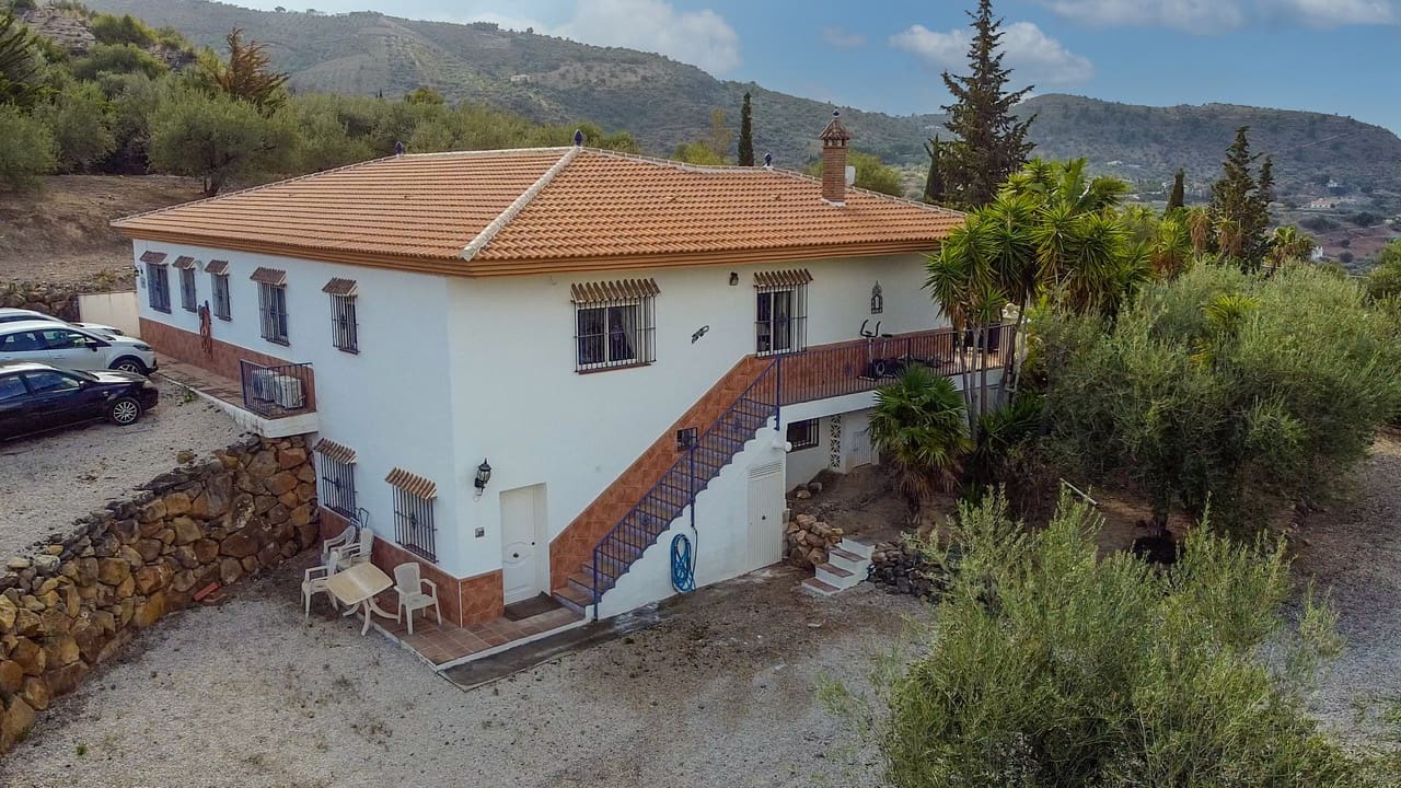 5 sypialnia Willa na sprzedaż w Alcaucin z basenem garażem - 459 000 € (Ref: 8828074)