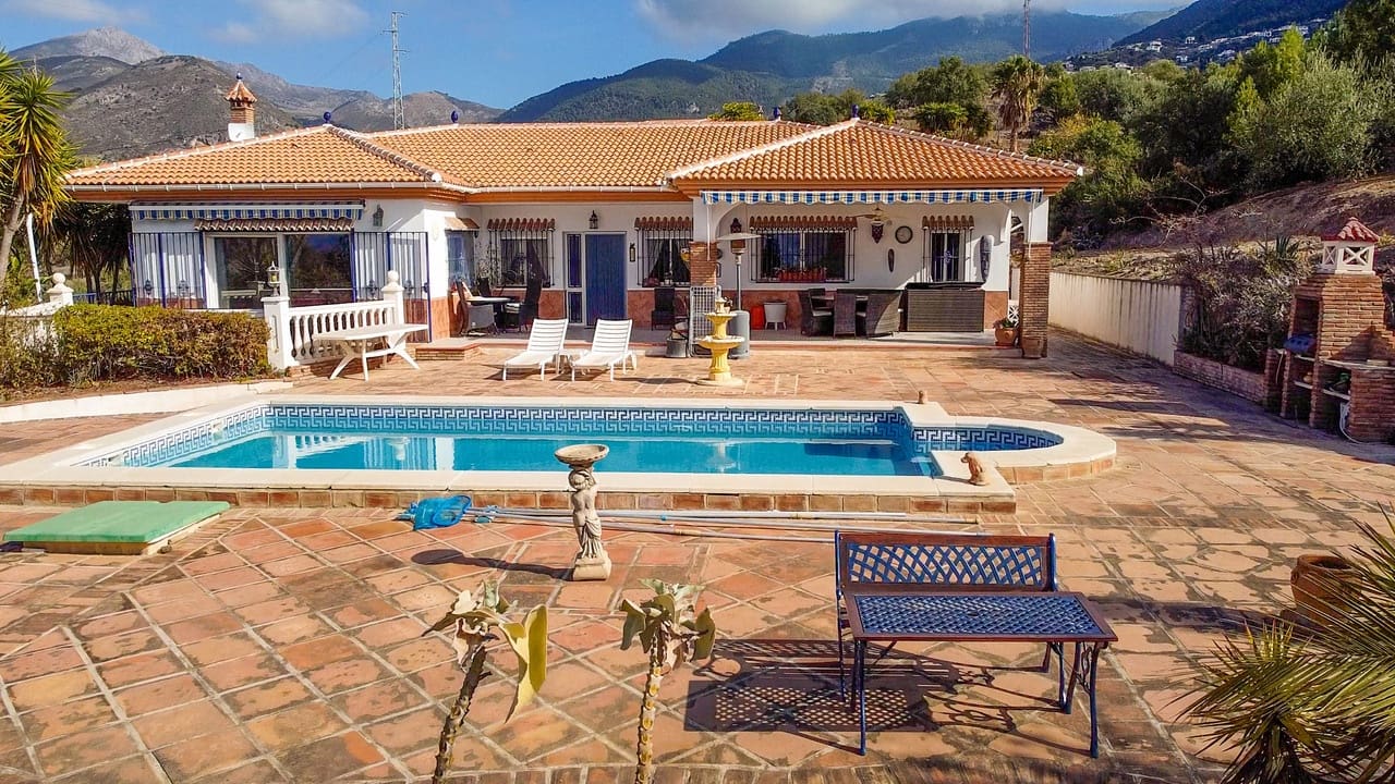 5 sypialnia Willa na sprzedaż w Alcaucin z basenem garażem - 459 000 € (Ref: 8828074)