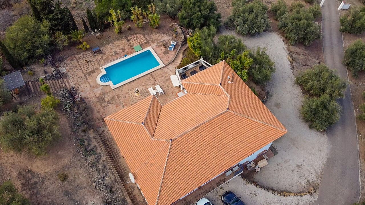 5 sypialnia Willa na sprzedaż w Alcaucin z basenem garażem - 459 000 € (Ref: 8828074)