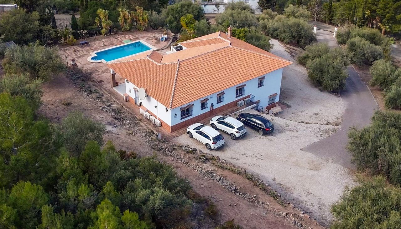 5 sypialnia Willa na sprzedaż w Alcaucin z basenem garażem - 459 000 € (Ref: 8828074)