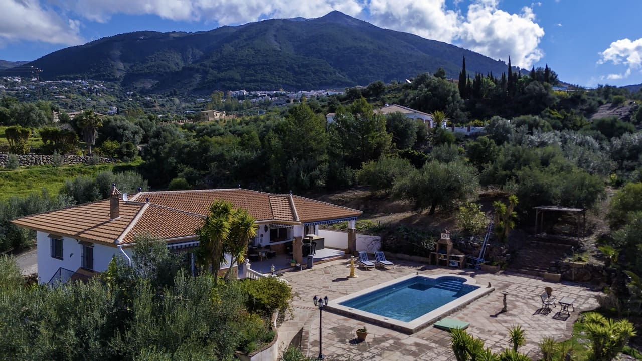 5 sypialnia Willa na sprzedaż w Alcaucin z basenem garażem - 459 000 € (Ref: 8828074)