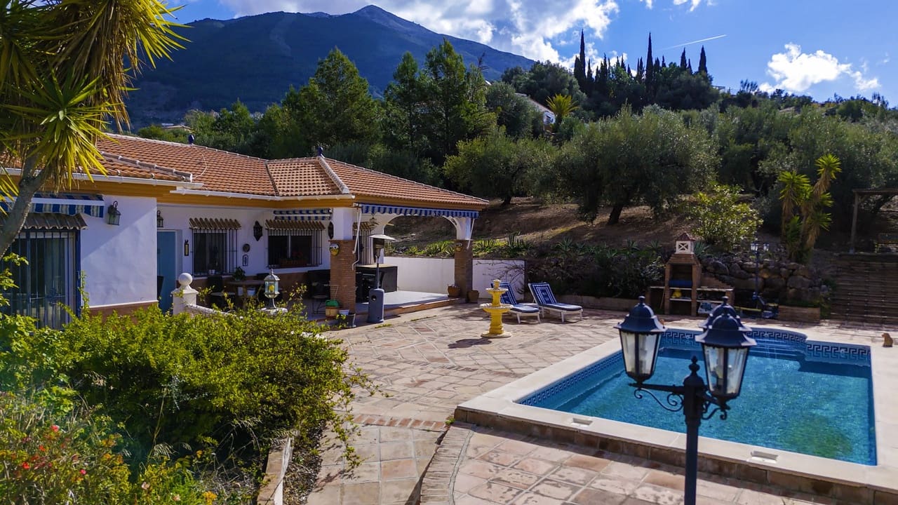 5 sypialnia Willa na sprzedaż w Alcaucin z basenem garażem - 459 000 € (Ref: 8828074)