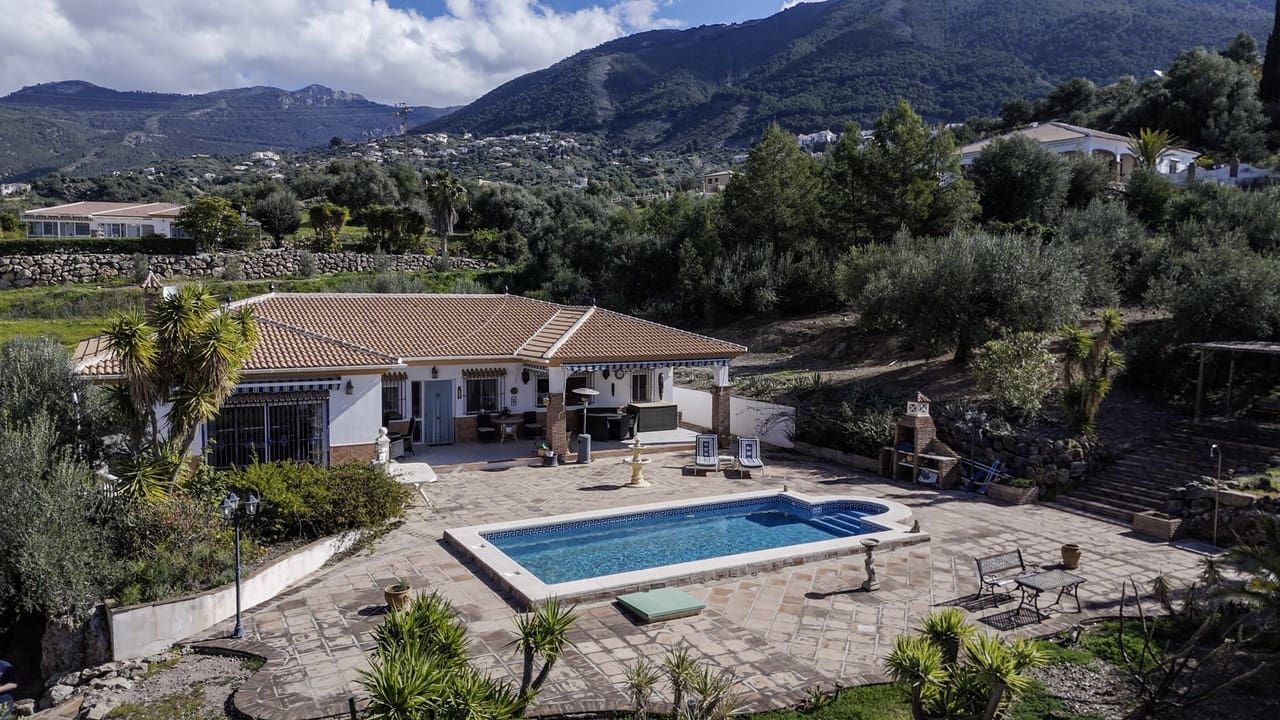 5 sypialnia Willa na sprzedaż w Alcaucin z basenem garażem - 459 000 € (Ref: 8828074)