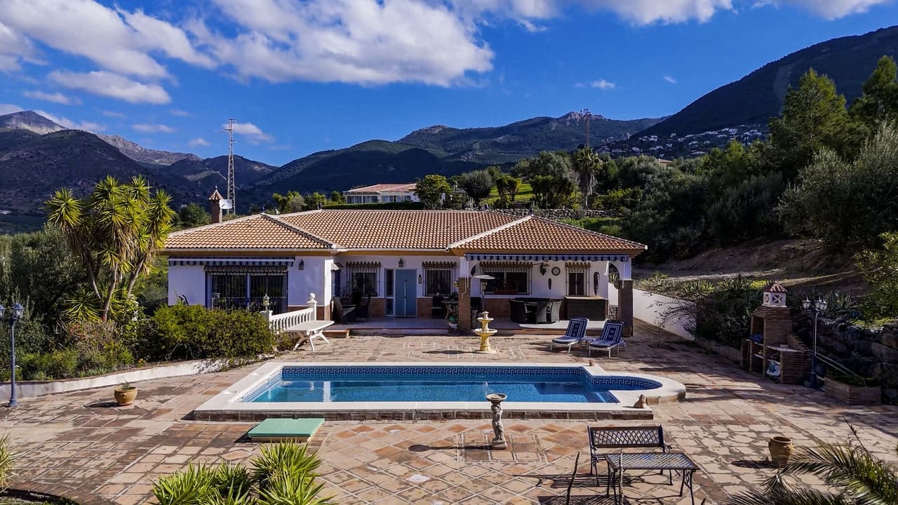 5 sypialnia Willa na sprzedaż w Alcaucin z basenem garażem - 459 000 € (Ref: 8828074)