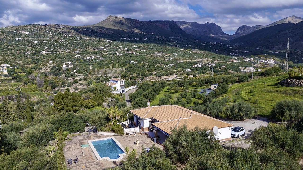 5 sypialnia Willa na sprzedaż w Alcaucin z basenem garażem - 459 000 € (Ref: 8828074)