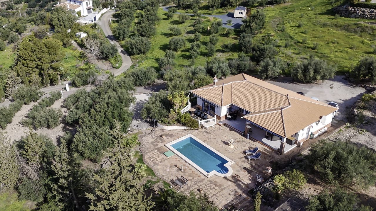 5 sypialnia Willa na sprzedaż w Alcaucin z basenem garażem - 459 000 € (Ref: 8828074)