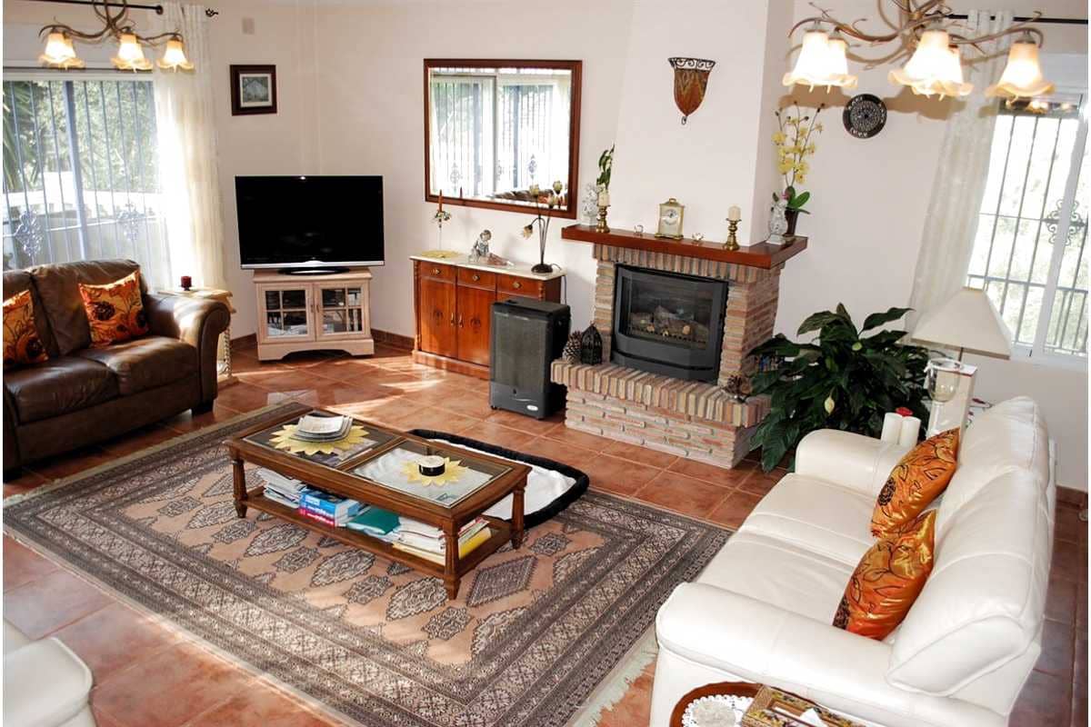 5 soveværelse Villa til salg i Alcaucin med swimmingpool garage - € 415.000 (Ref: 8828074)
