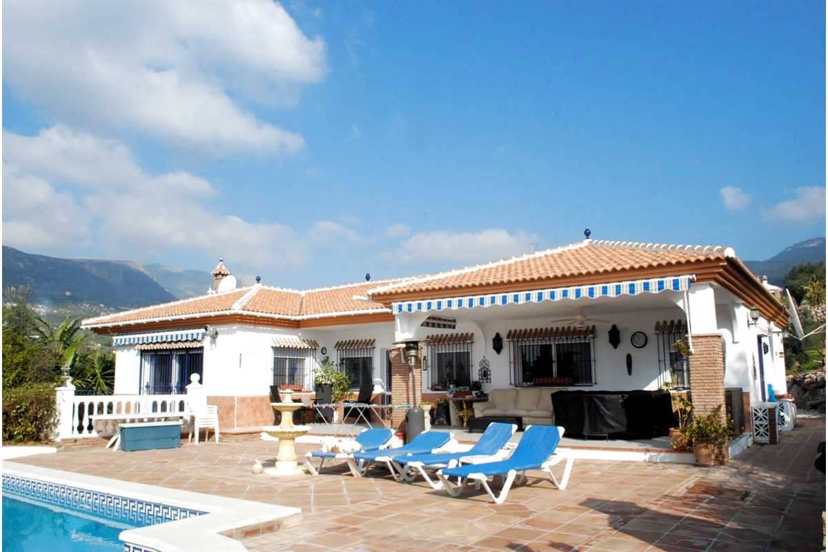 5 soveværelse Villa til salg i Alcaucin med swimmingpool garage - € 415.000 (Ref: 8828074)