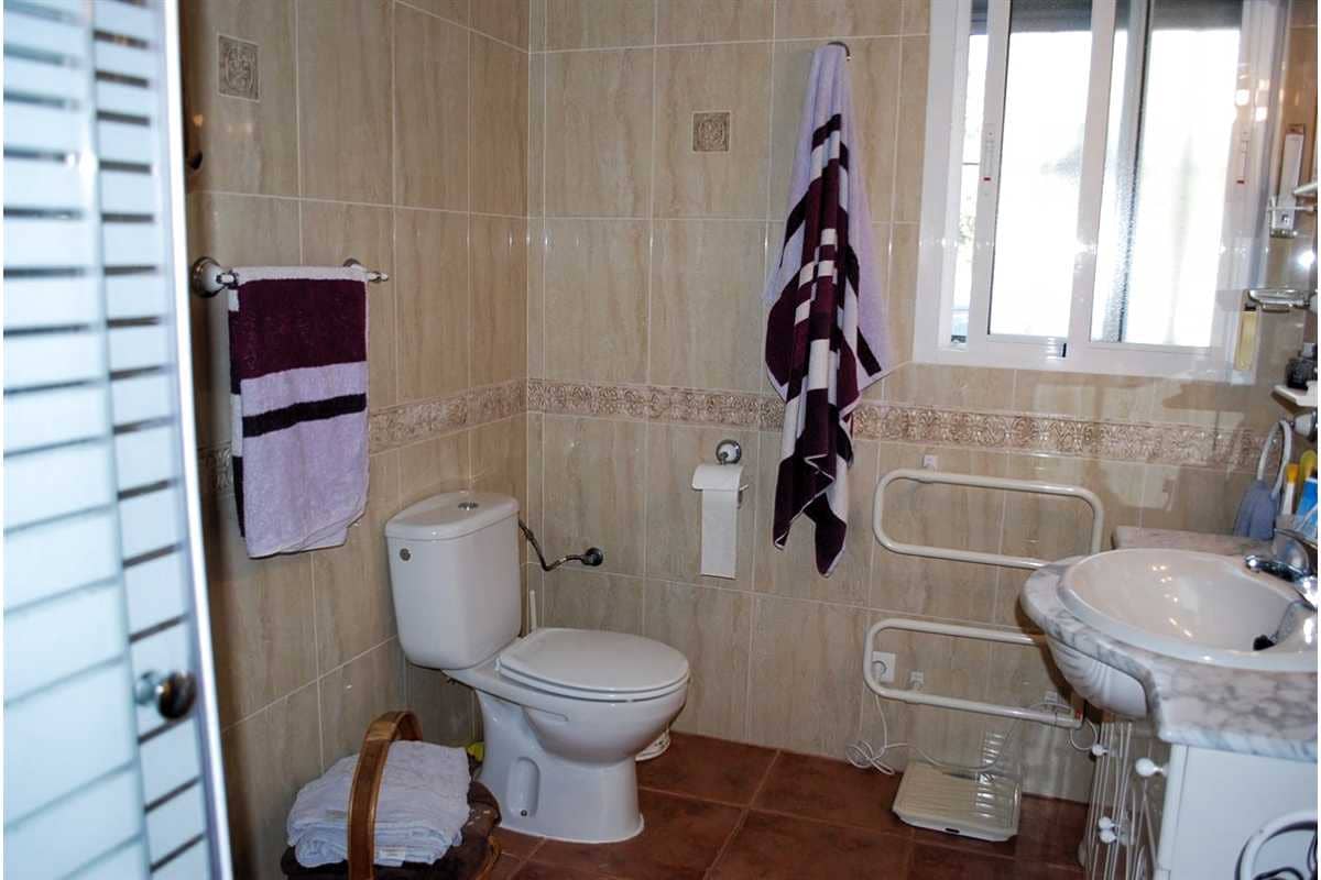 5 soveværelse Villa til salg i Alcaucin med swimmingpool garage - € 415.000 (Ref: 8828074)